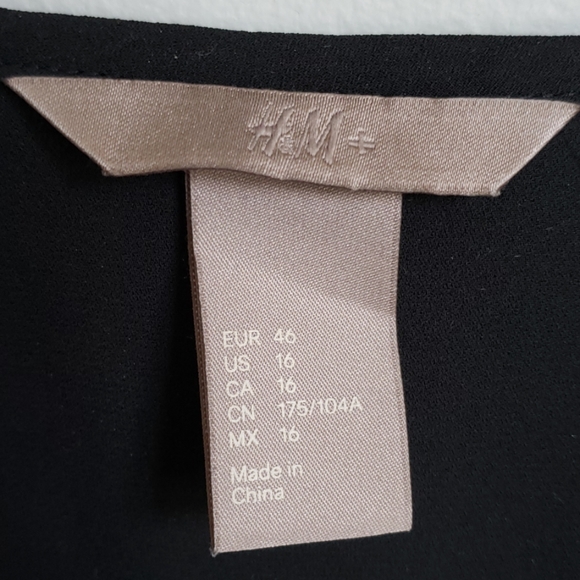 H&M Plus Black Ruffle Blouse - Picture 3 of 5